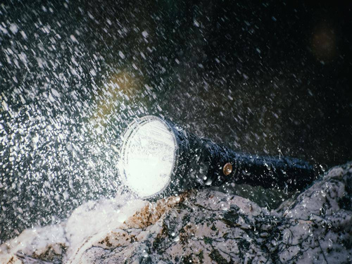 Fenix - LED Flashlight -1500 Lumen - 5000 mAh - 21700 Battery - HT18