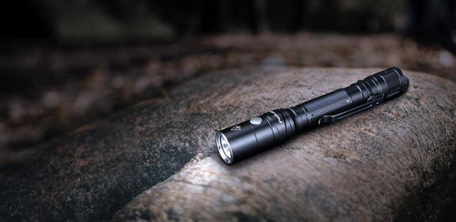 Fenix ​​- LD22 V2.0 LED Flashlight with 1600 mAh Battery - 800 Lumens - LD22 V2.0