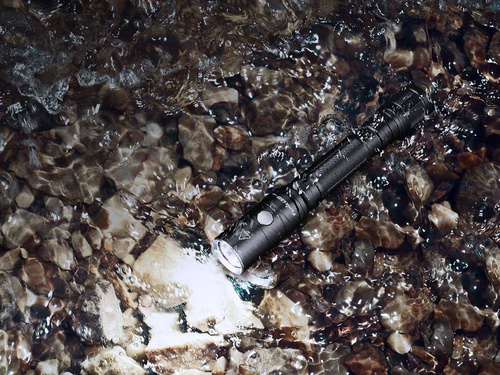 Fenix ​​- LD22 V2.0 LED Flashlight with 1600 mAh Battery - 800 Lumens - LD22 V2.0