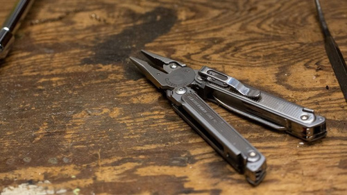 Leatherman - FREE™ P2 Multitool - 832638