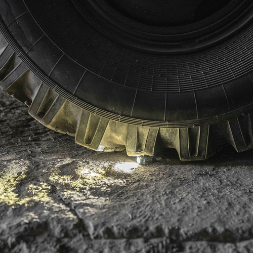 Armytek - Tactical Weapon Flashlight Buckler M1 - Picatinny QD - White Light - F09301C