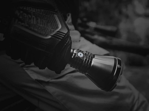 Fenix - LED Flashlight -1500 Lumen - 5000 mAh - 21700 Battery - HT18