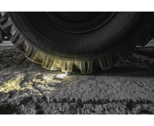 Armytek - Tactical Weapon Flashlight Buckler M1 - Picatinny QD - White Light - F09301C