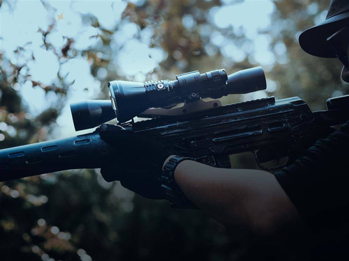 Fenix - LED Flashlight -1500 Lumen - 5000 mAh - 21700 Battery - HT18